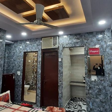 Aggarwal Luxury Room With Private Kitchen Washroom And Balcony Along With Fridge, Ac, Android Tv, Wifi In Main Lajpat Nagar Nova Deli Exterior foto