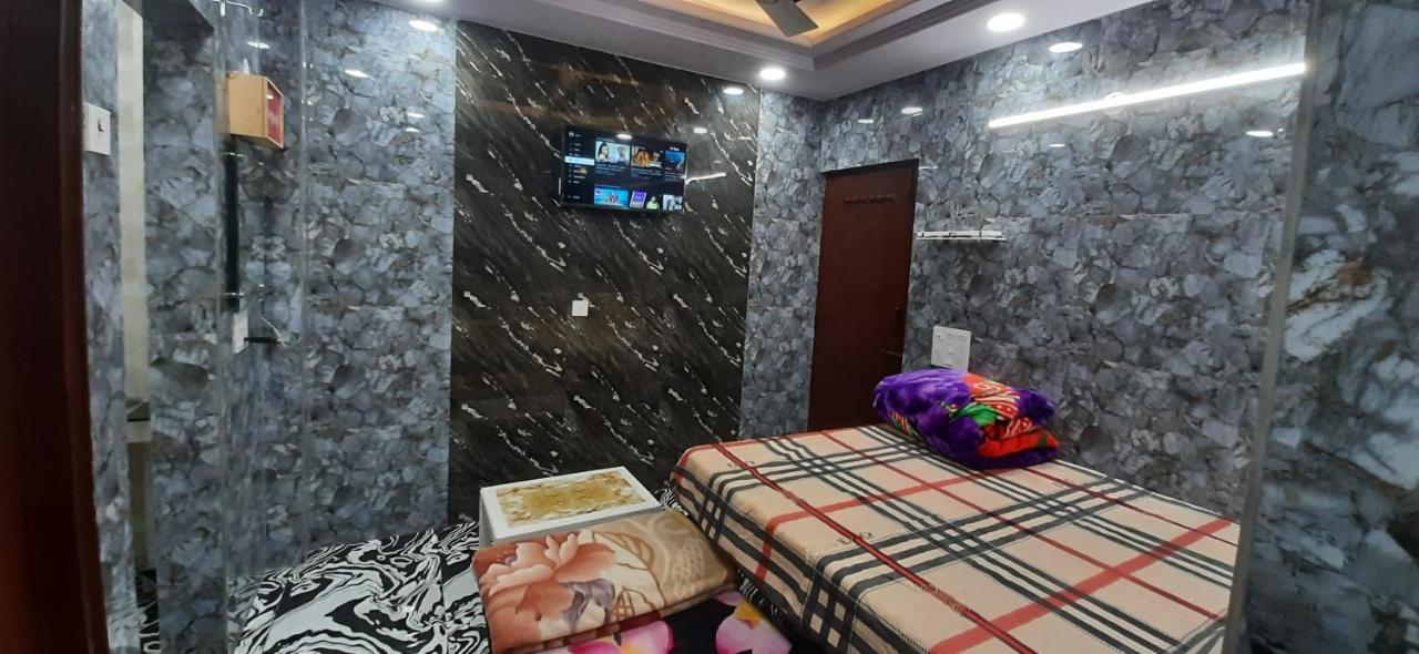 Aggarwal Luxury Room With Private Kitchen Washroom And Balcony Along With Fridge, Ac, Android Tv, Wifi In Main Lajpat Nagar Nova Deli Exterior foto