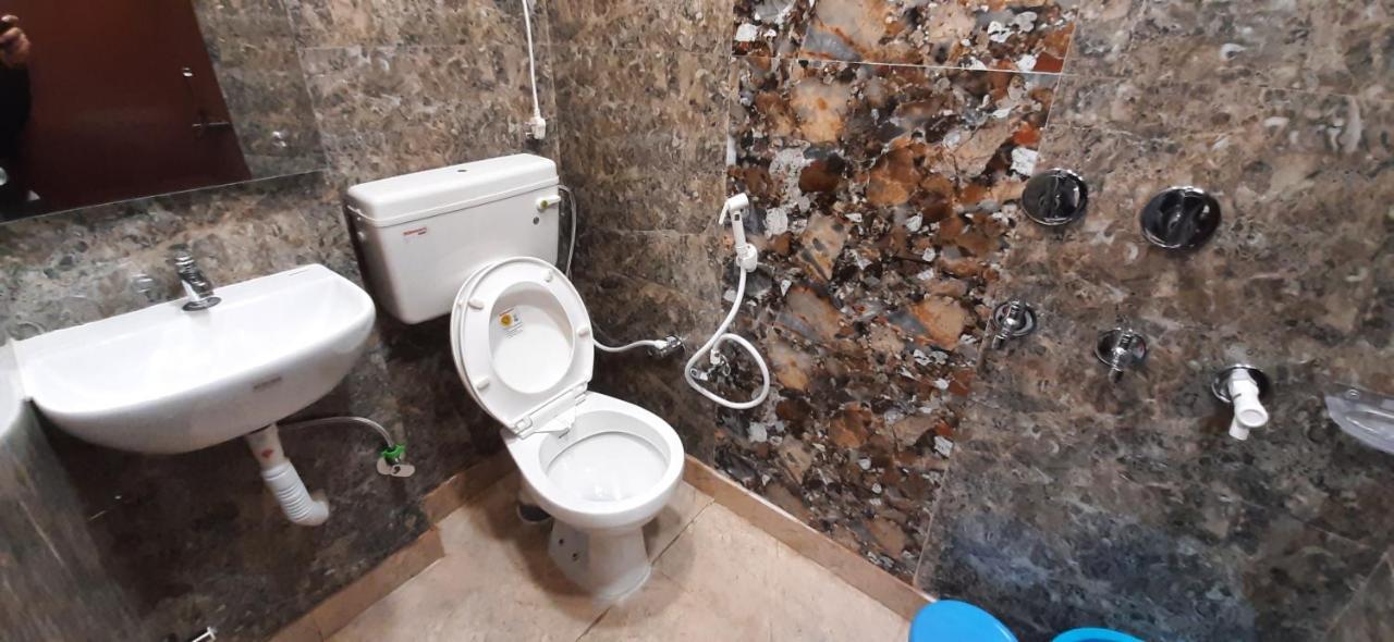 Aggarwal Luxury Room With Private Kitchen Washroom And Balcony Along With Fridge, Ac, Android Tv, Wifi In Main Lajpat Nagar Nova Deli Exterior foto